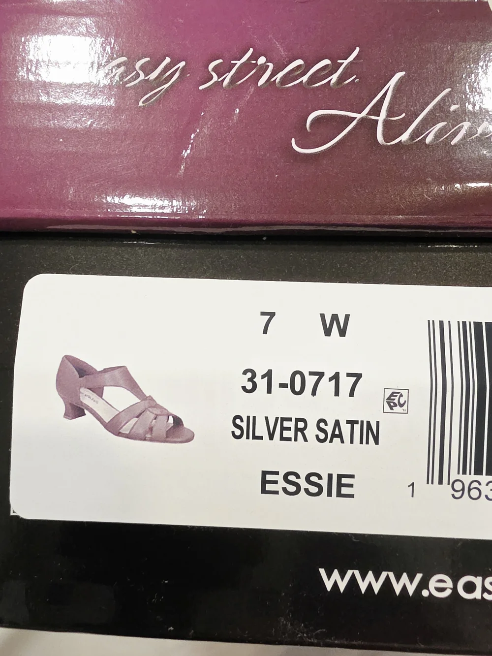 easy street Silver Satin Essie Wide Size 7 Strappy Low Heel Sandals